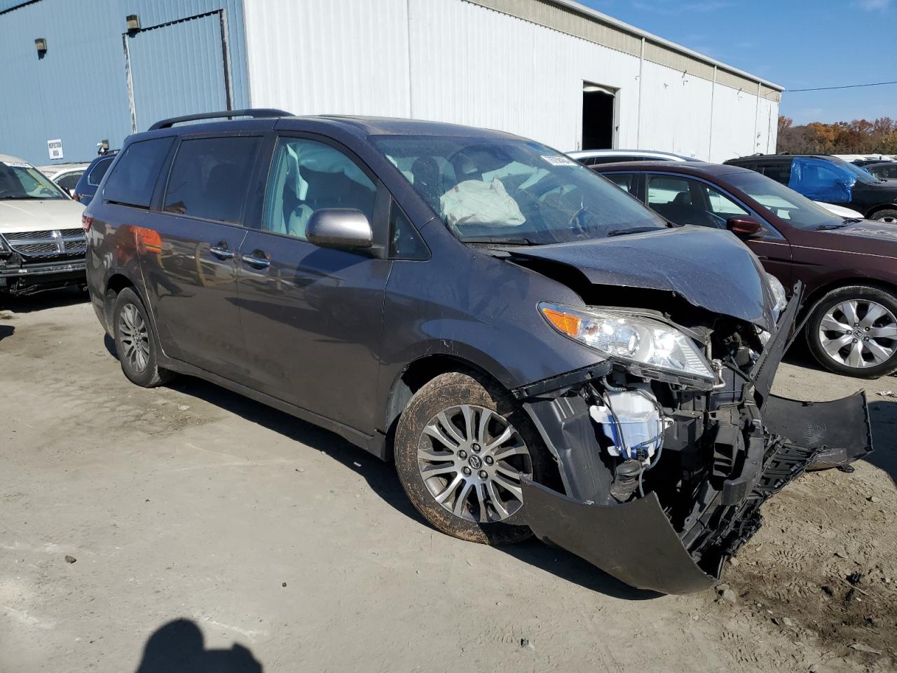 2019 Toyota Sienna - Image 4