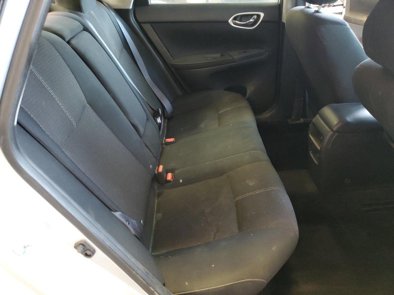 2015 Nissan Sentra - Image 10