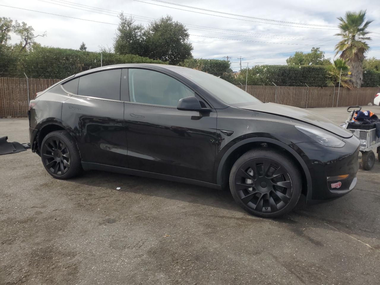 VIN 7SAYGDEE4PA163076 2023 TESLA MODEL Y no.4