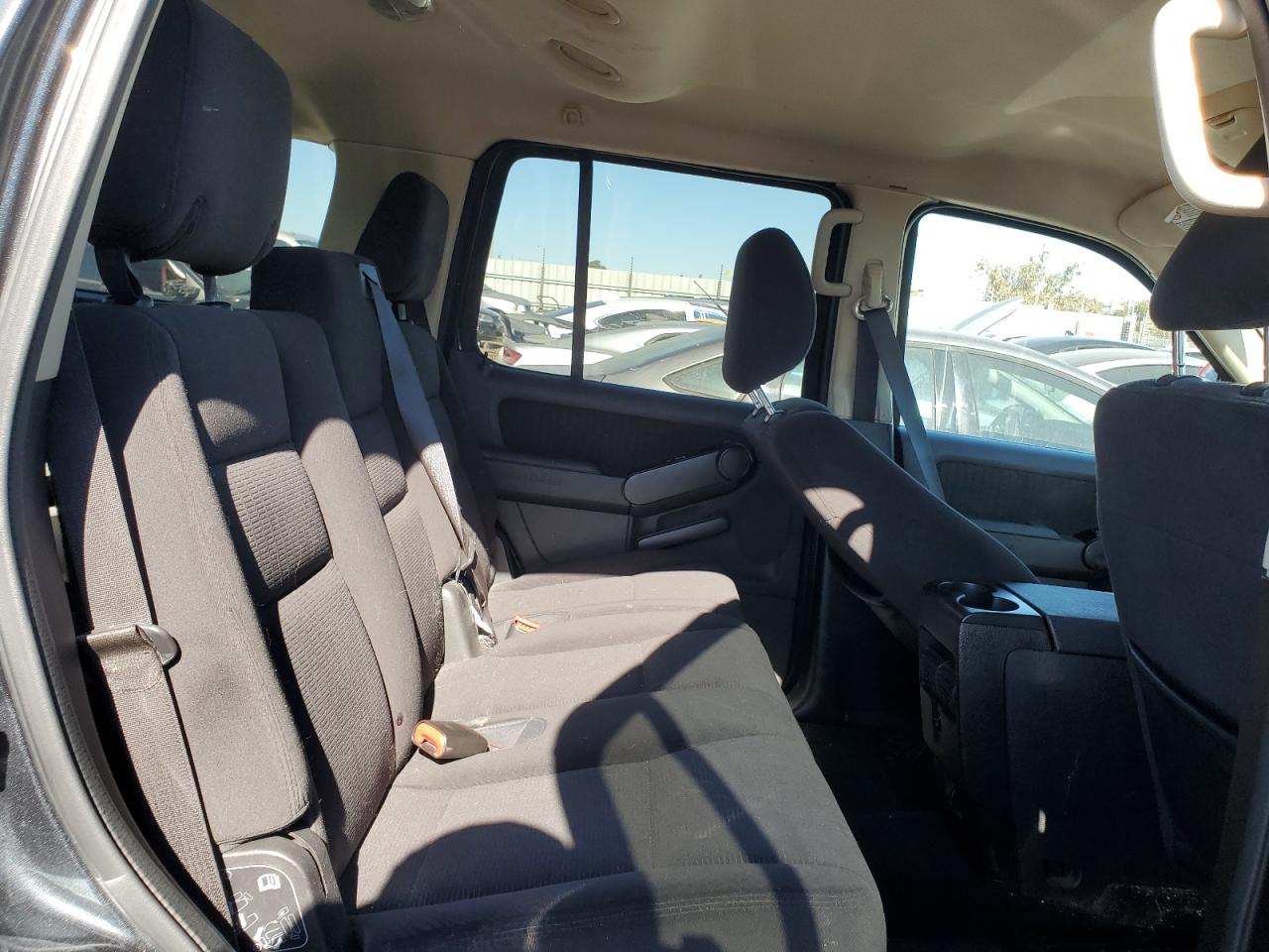 2010 Ford Explorer - Image 11