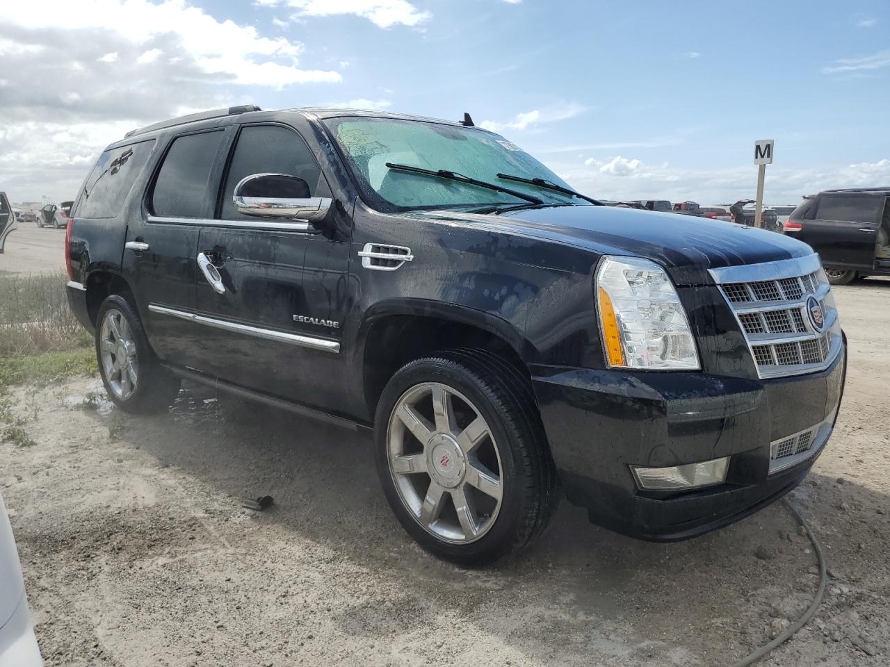 2014 Cadillac Escalade - Image 4