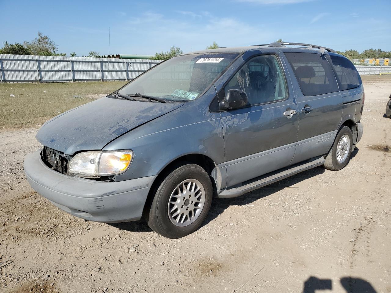 Houston, TX에서 판매 중인 2000 Toyota Sienna Le - Front End