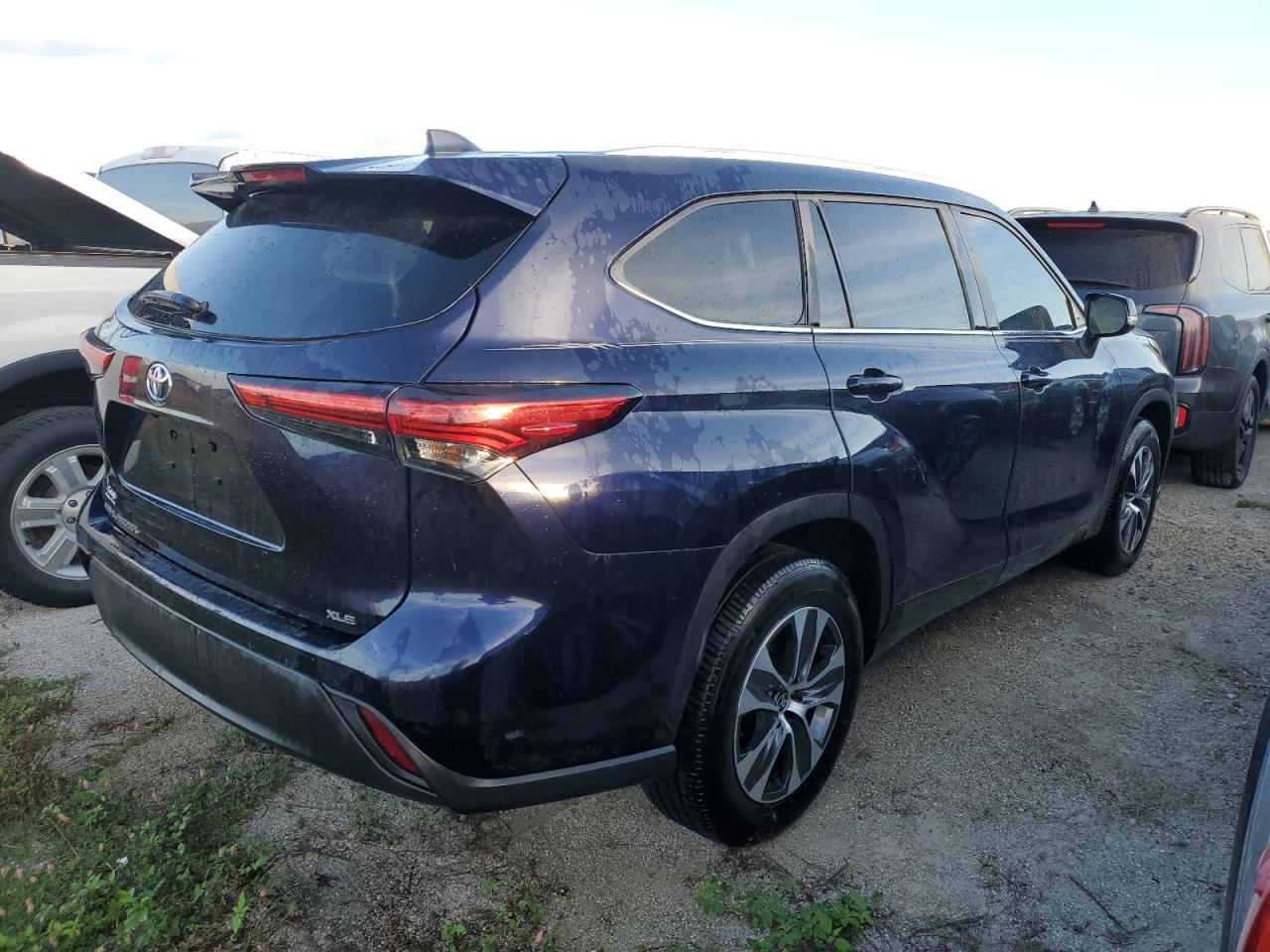 2023 Toyota Highlander - Image 3