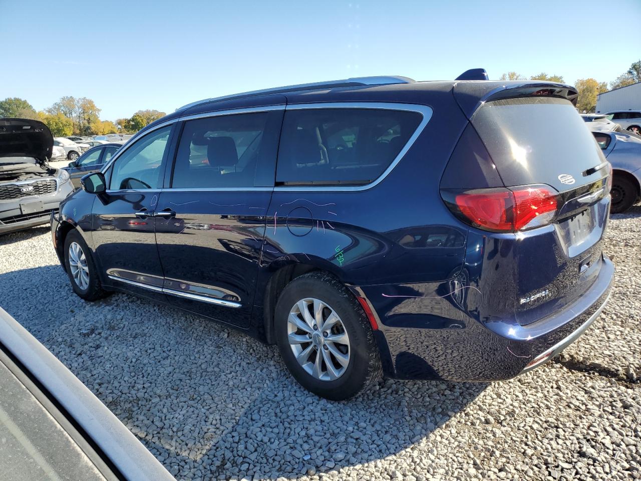 2019 Chrysler Pacifica - Image 2