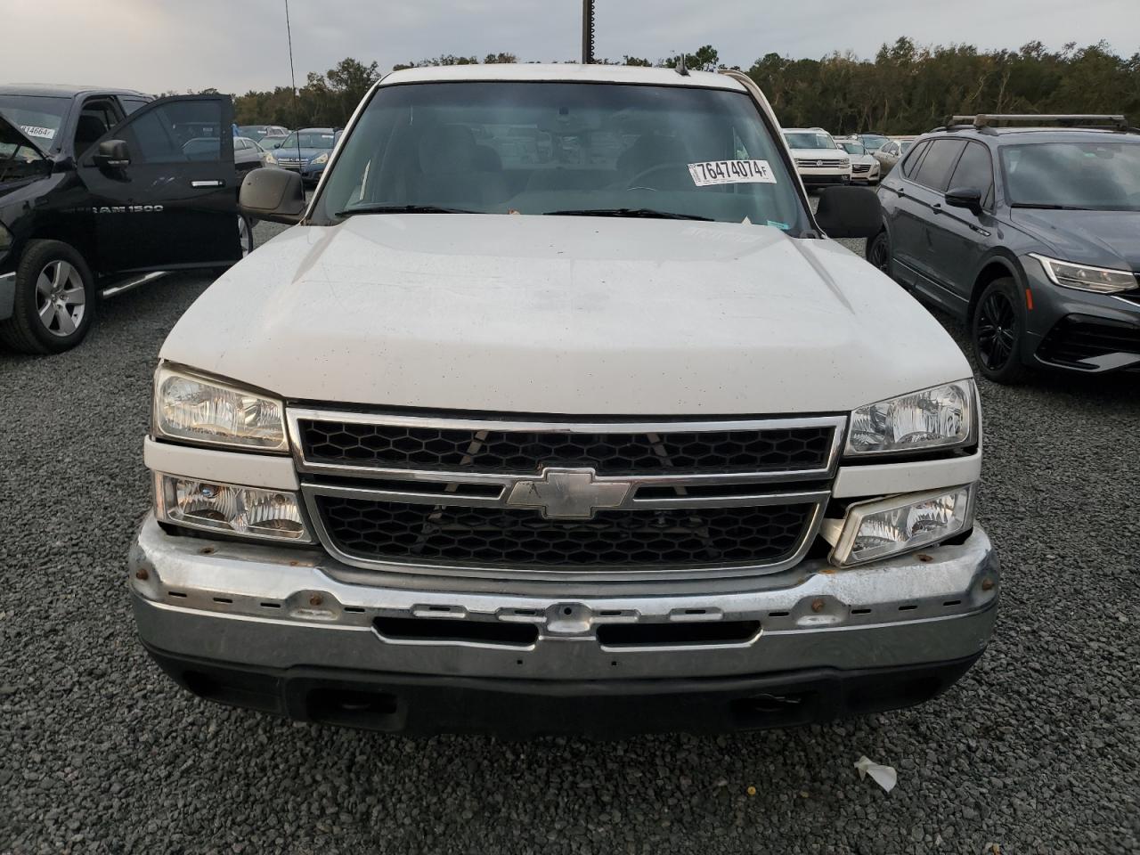 2006 Chevrolet Silverado - Image 5
