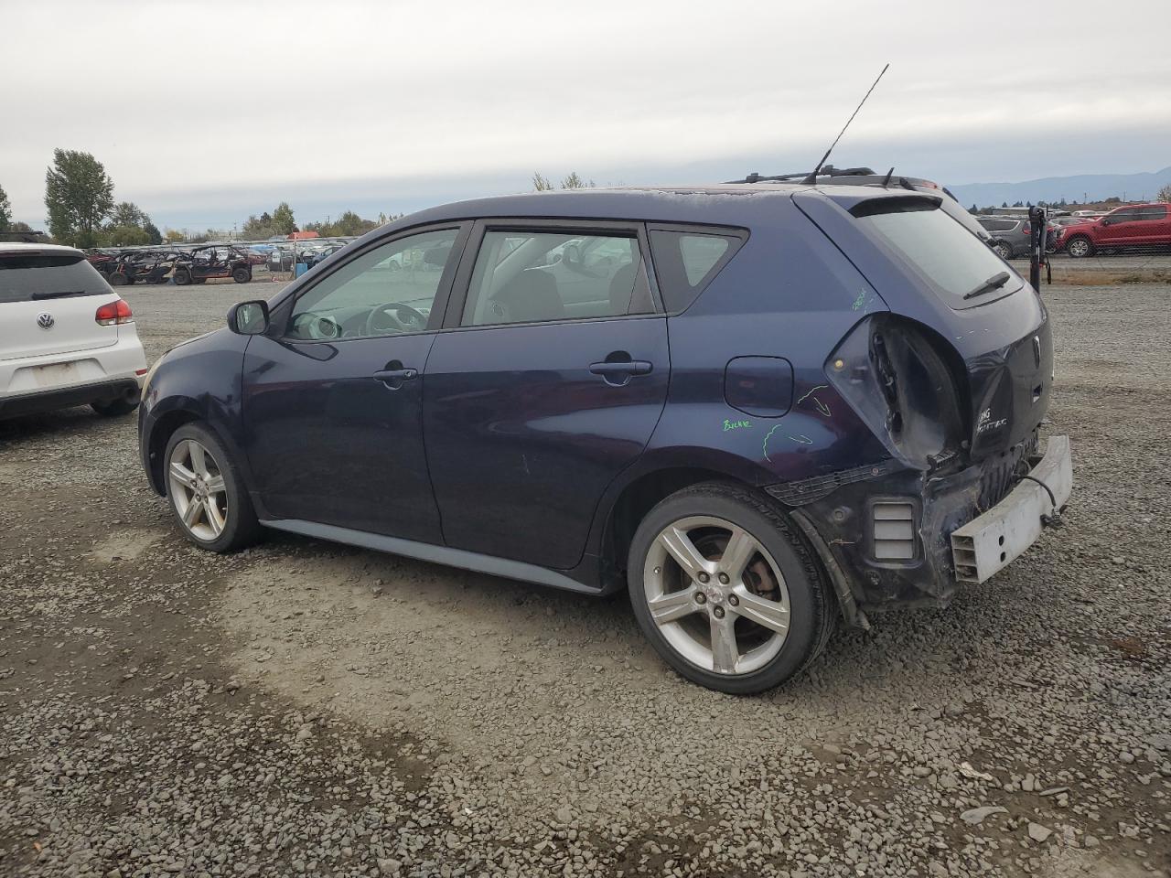 2010 Pontiac Vibe - Image 2