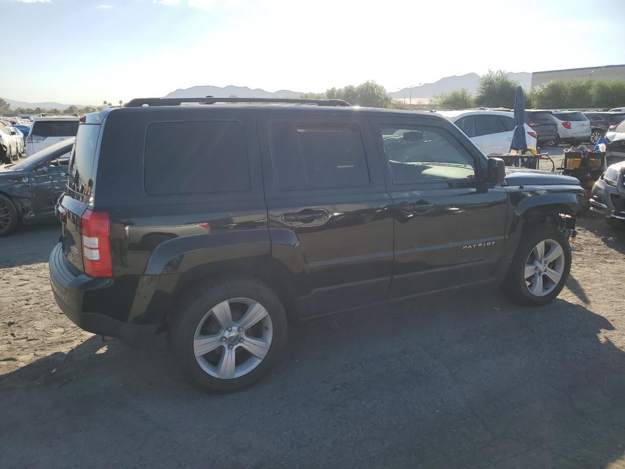 VIN 1C4NJPFB0HD182226 2017 JEEP PATRIOT no.3