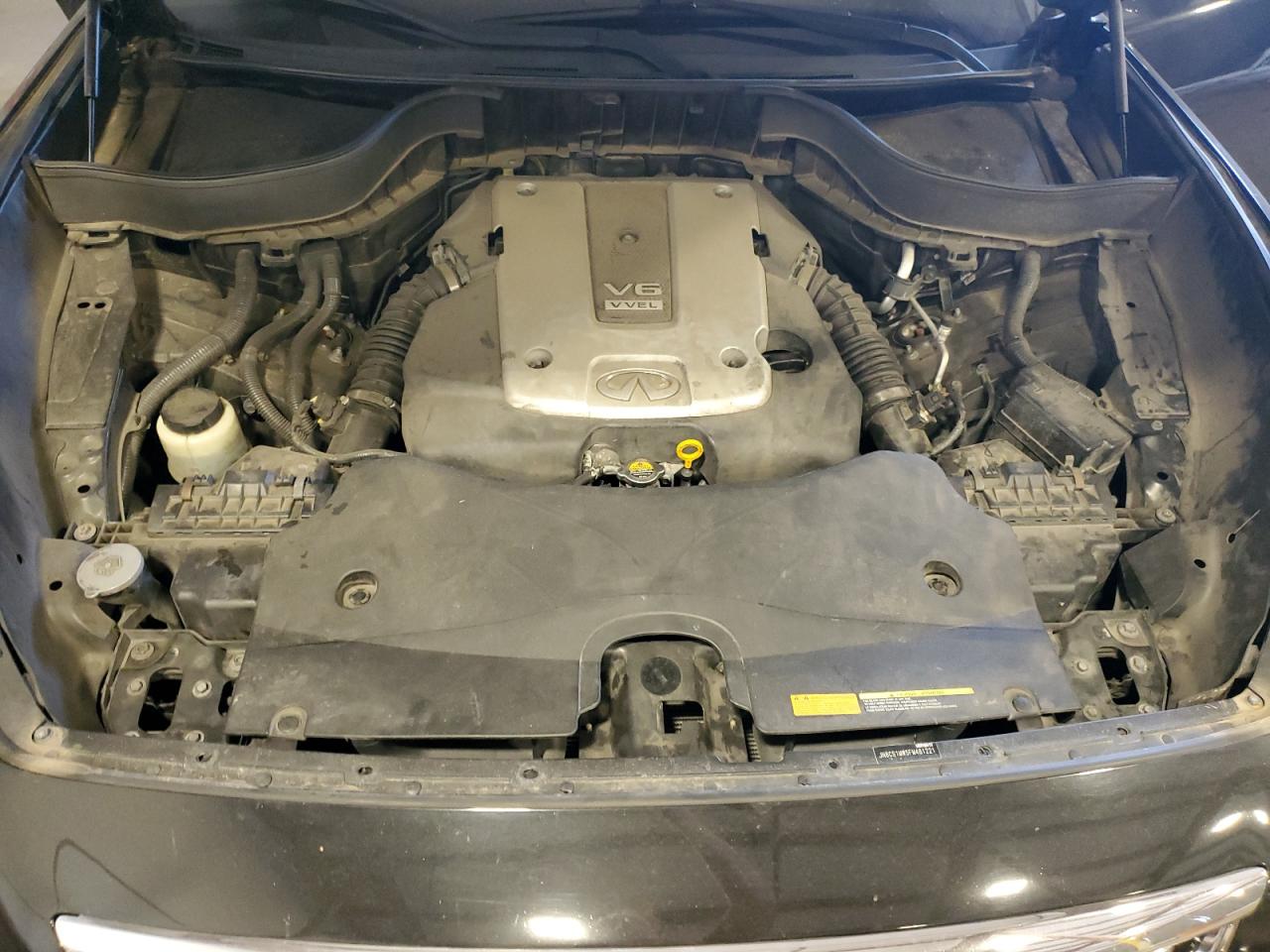 2015 Infiniti QX70 - Image 12