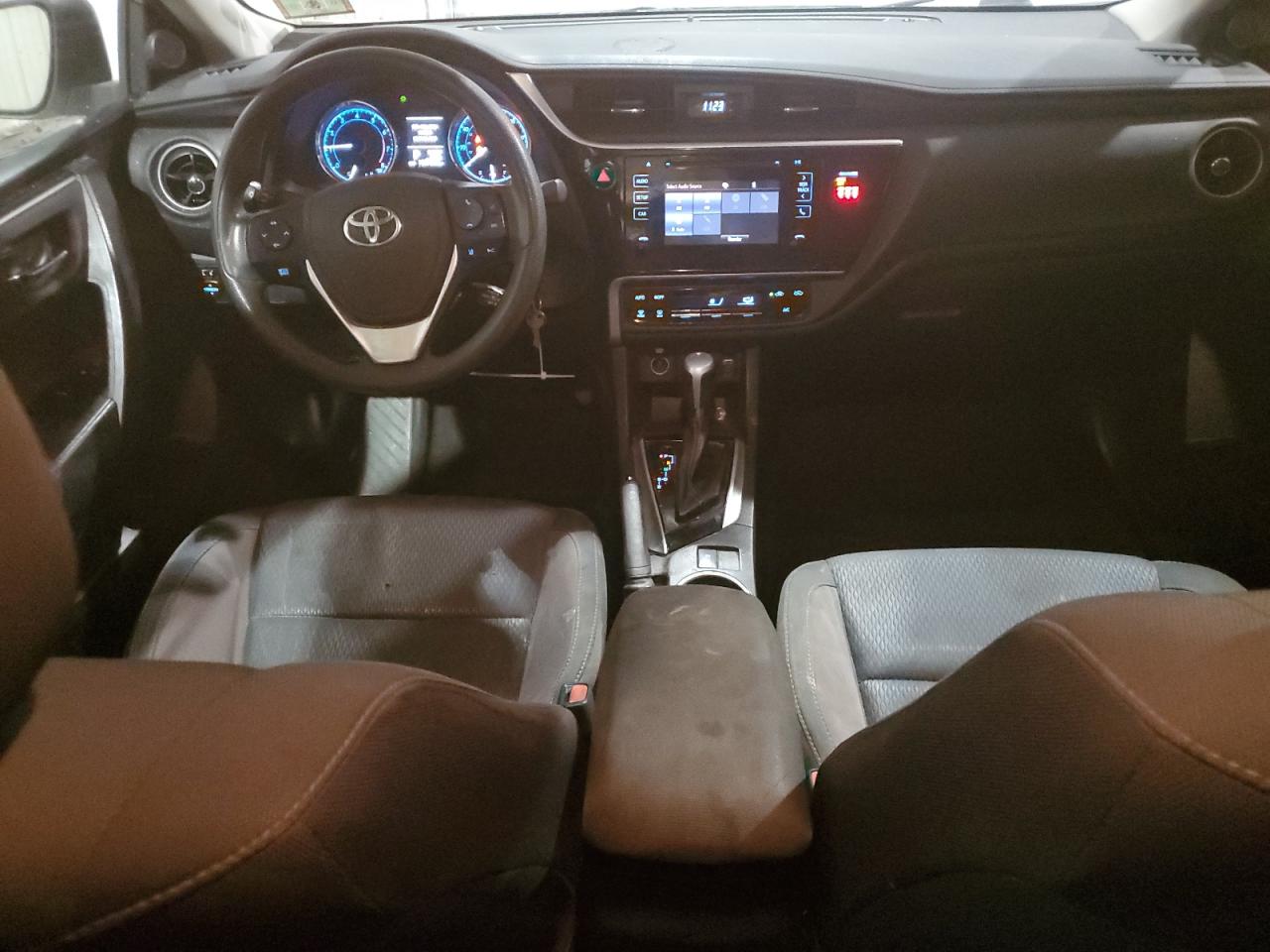 2018 Toyota Corolla L VIN: 5YFBURHE8JP813174 Lot: 77202954