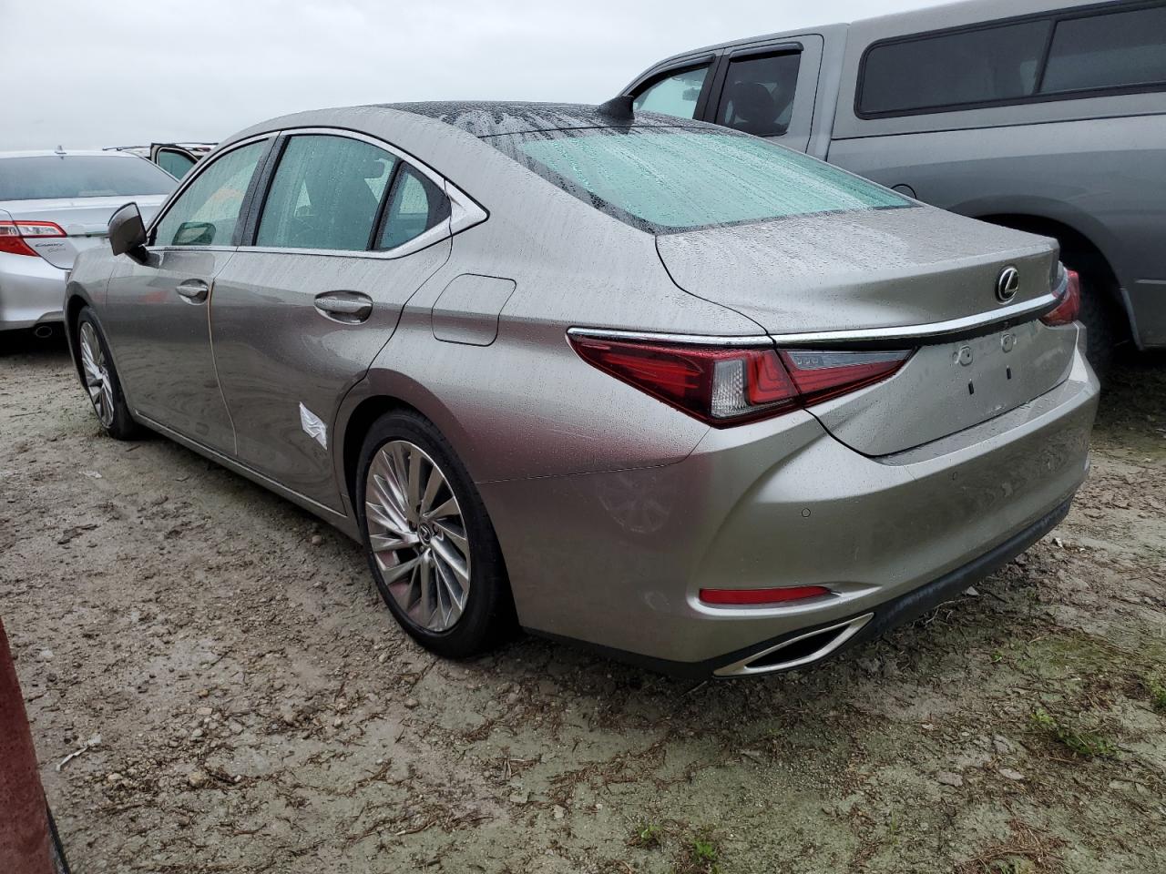 58ABZ1B15KU020948 2019 LEXUS ES - Image 2