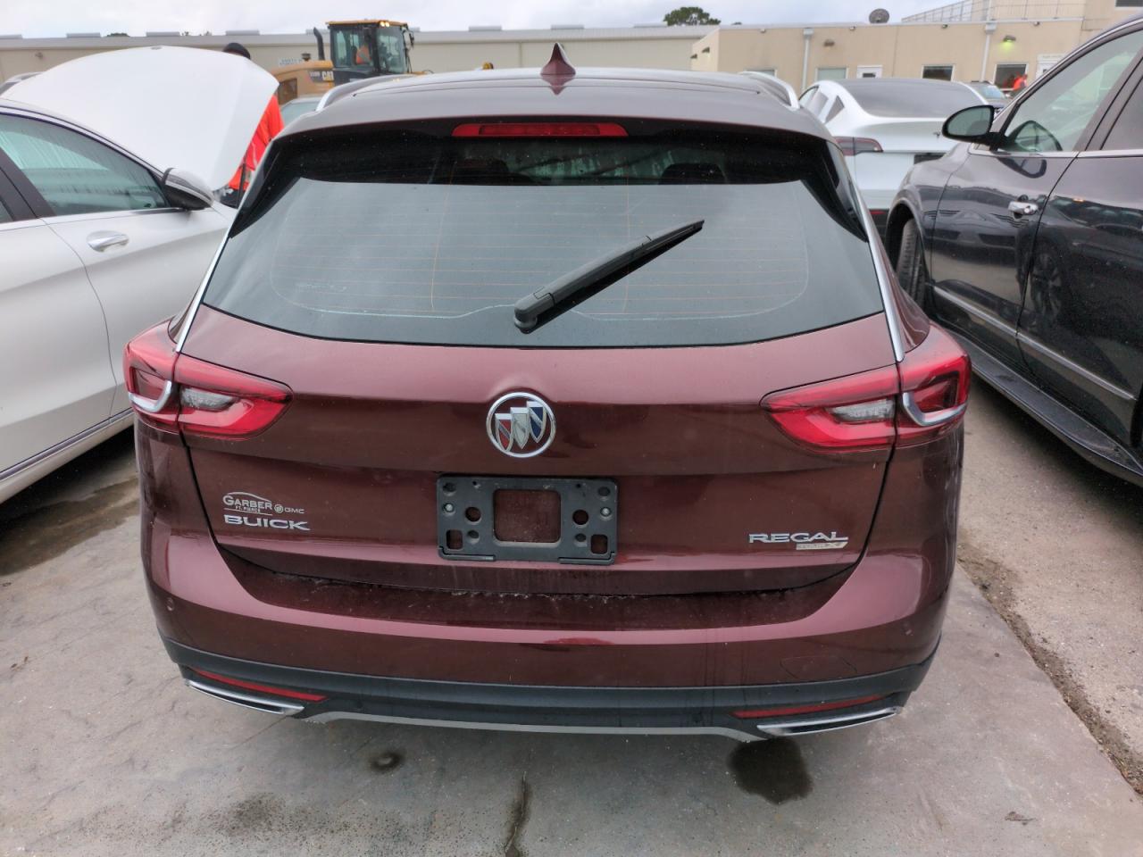 2018 Buick Regal Tourx Essence VIN: W04GV8SXXJ1119849 Lot: 74261114