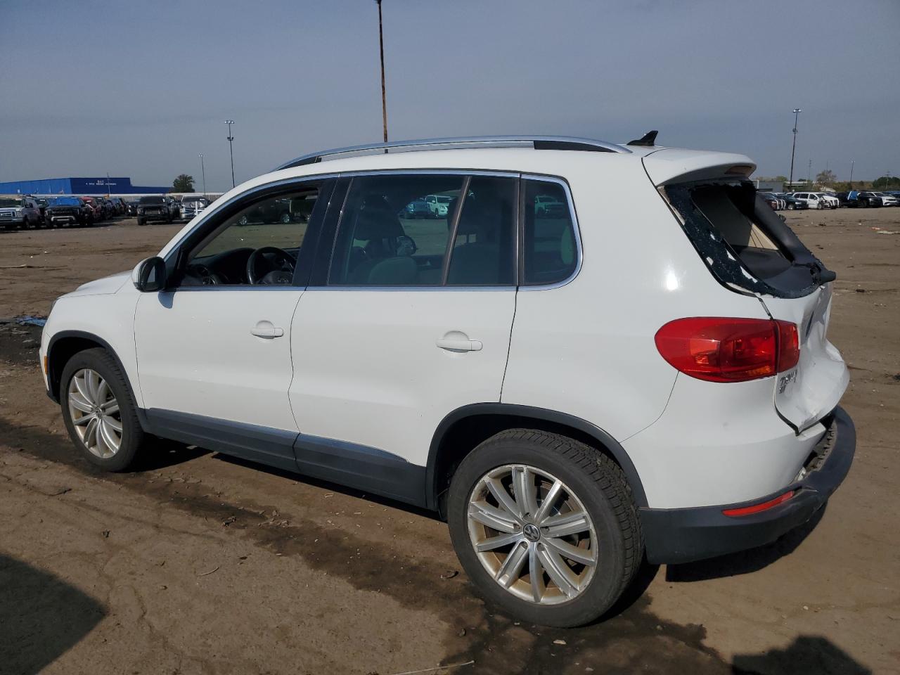 WVGBV7AX4GW507419 2016 VOLKSWAGEN TIGUAN - Image 2