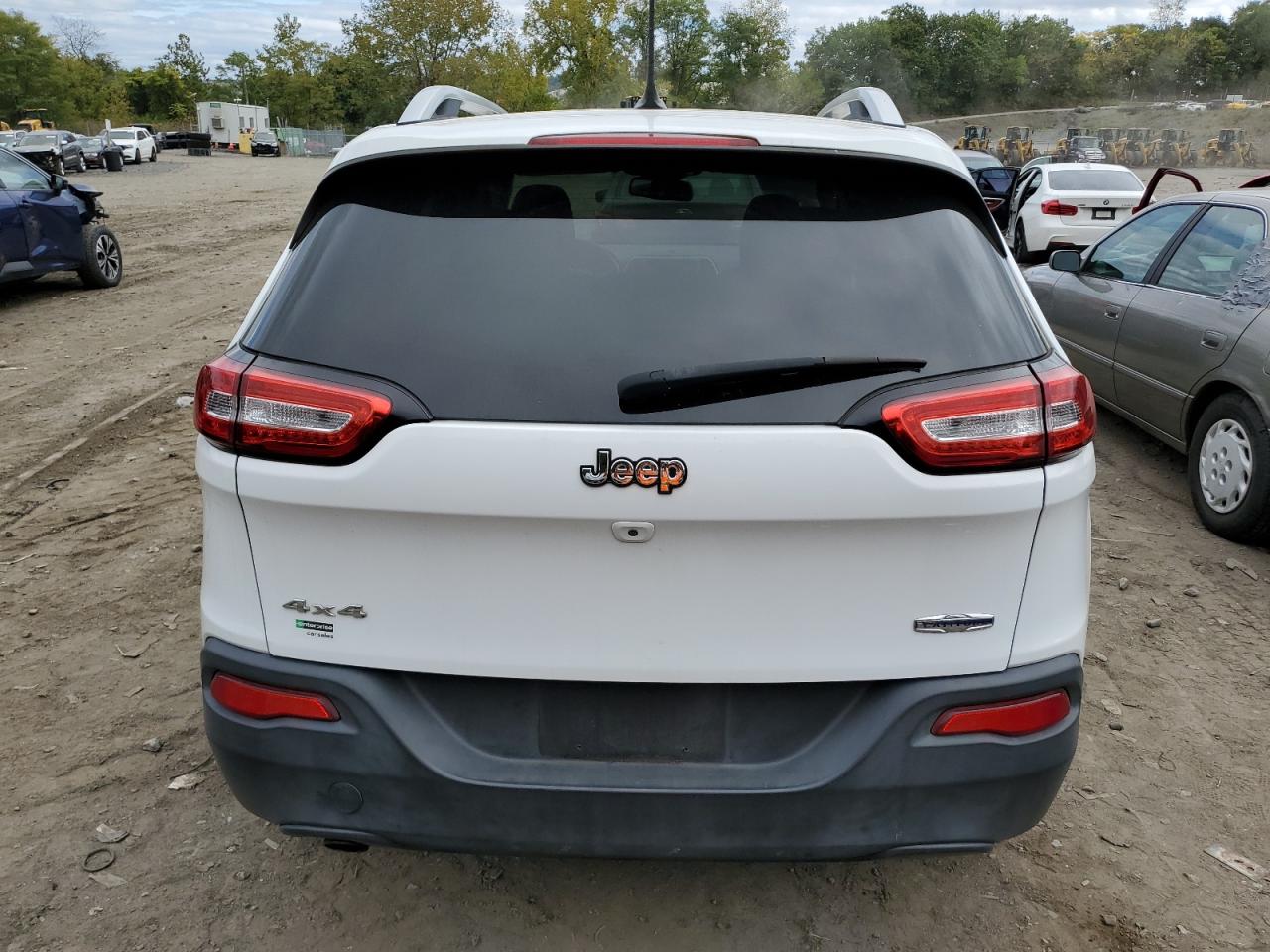 2018 Jeep Cherokee Latitude VIN: 1C4PJMCB3JD520686 Lot: 73319594