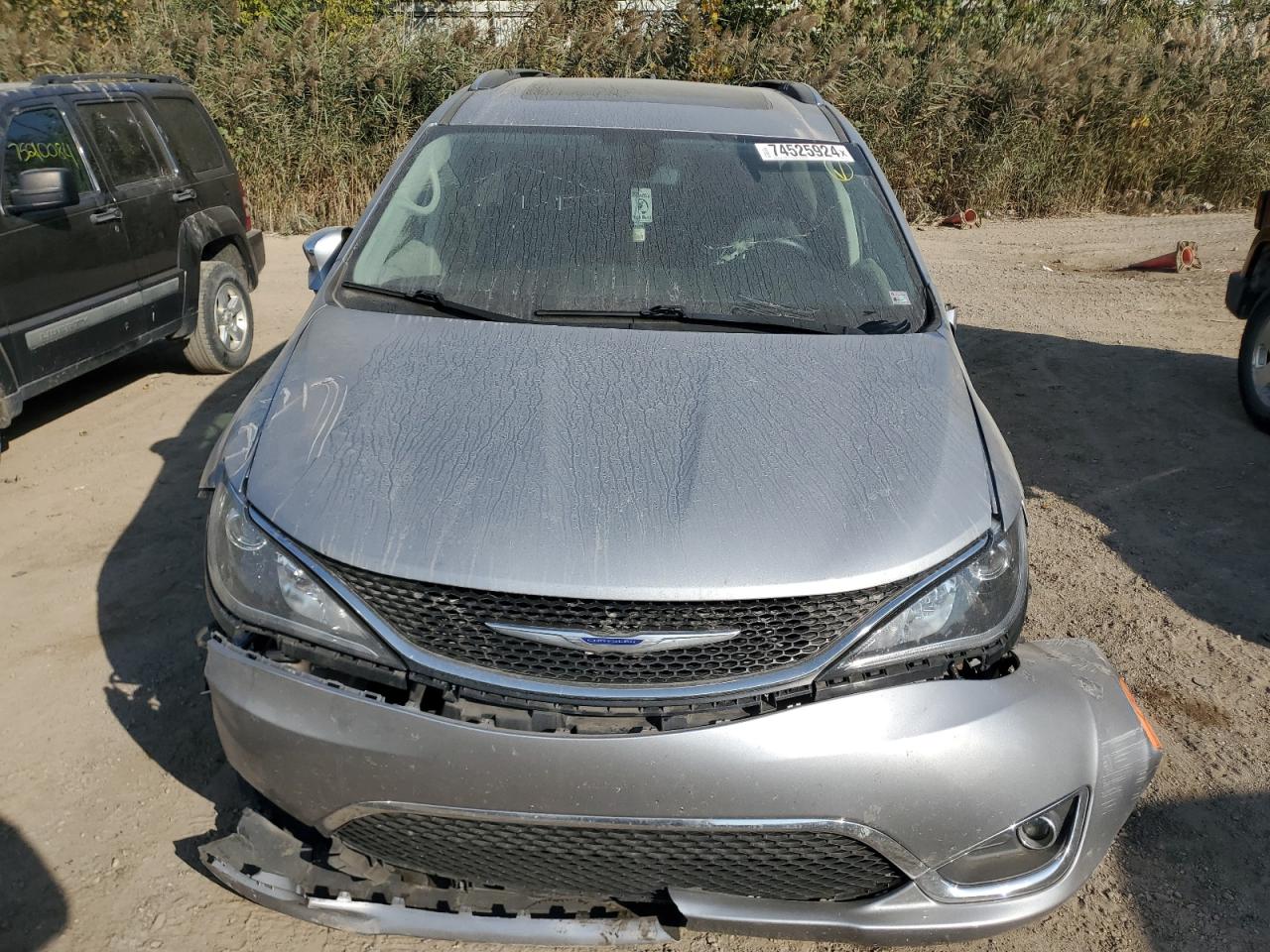 2020 Chrysler Pacifica - Image 5