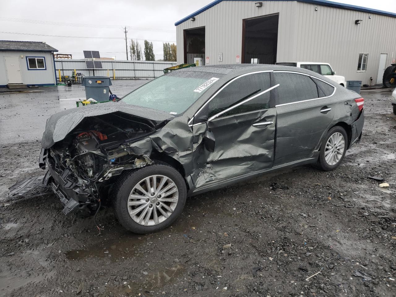 2013 TOYOTA AVALON