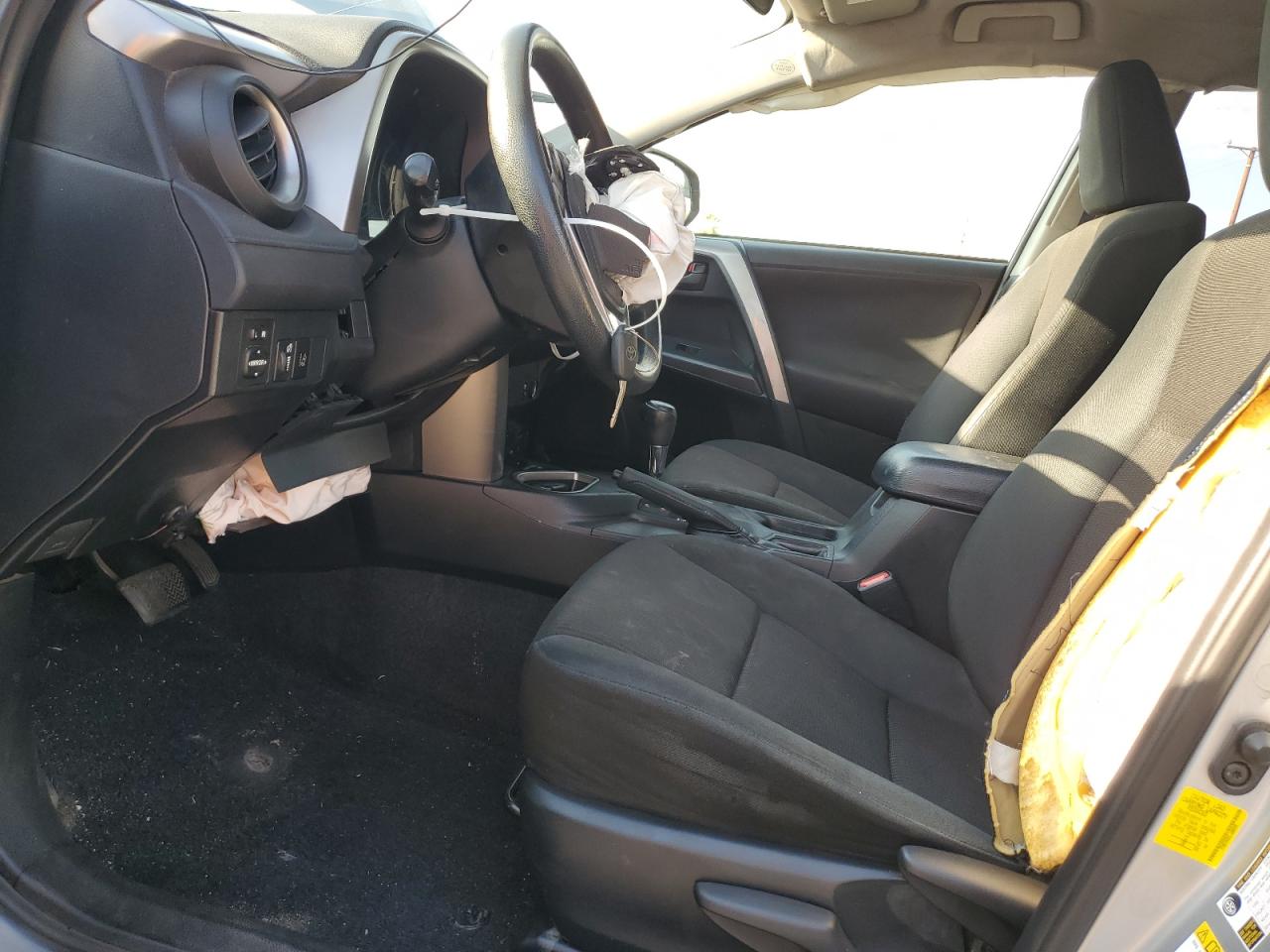 JTMZFREV2JJ208925 2018 Toyota Rav4 Le