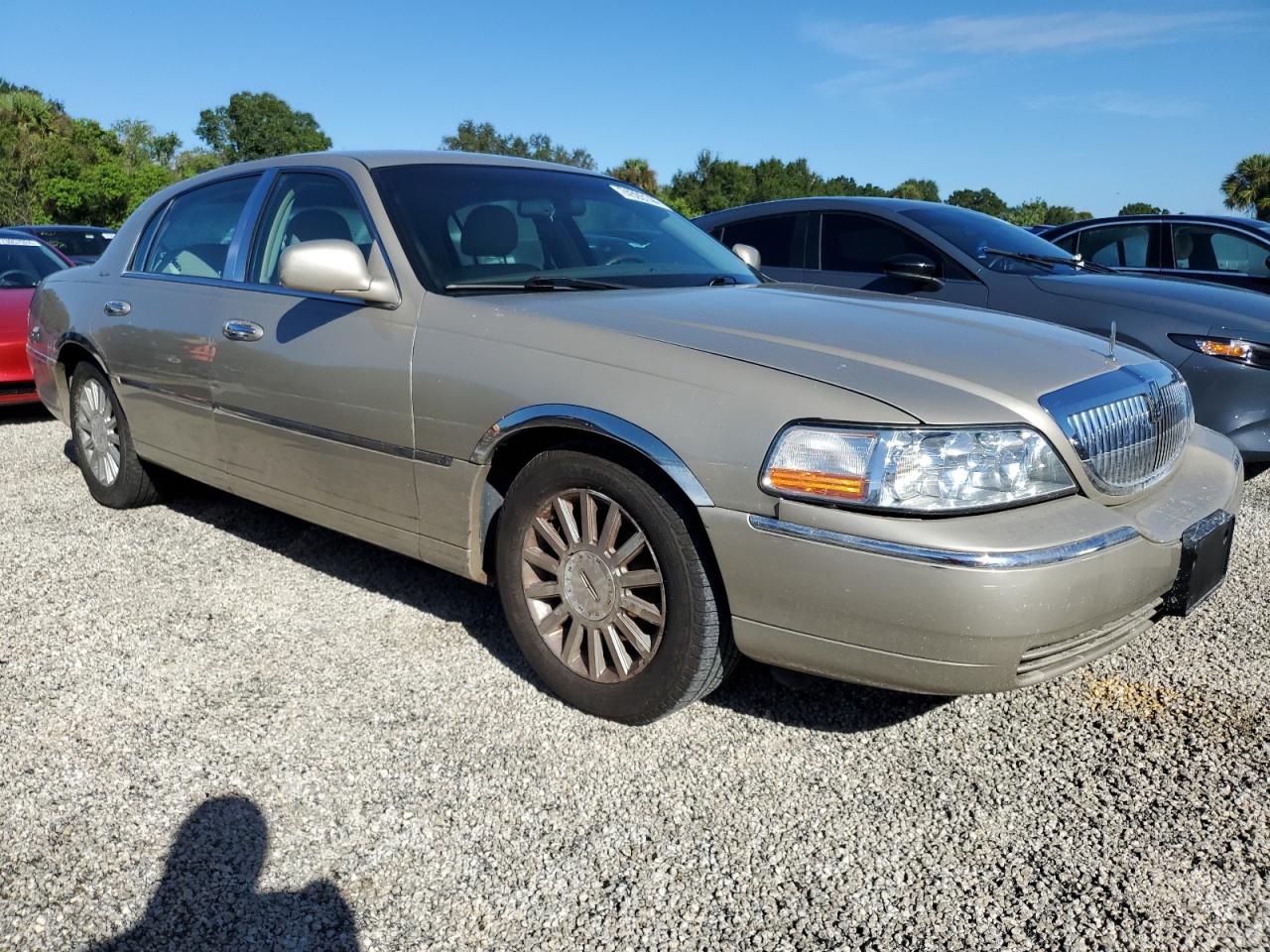2004 Lincoln Town Car - Image 4