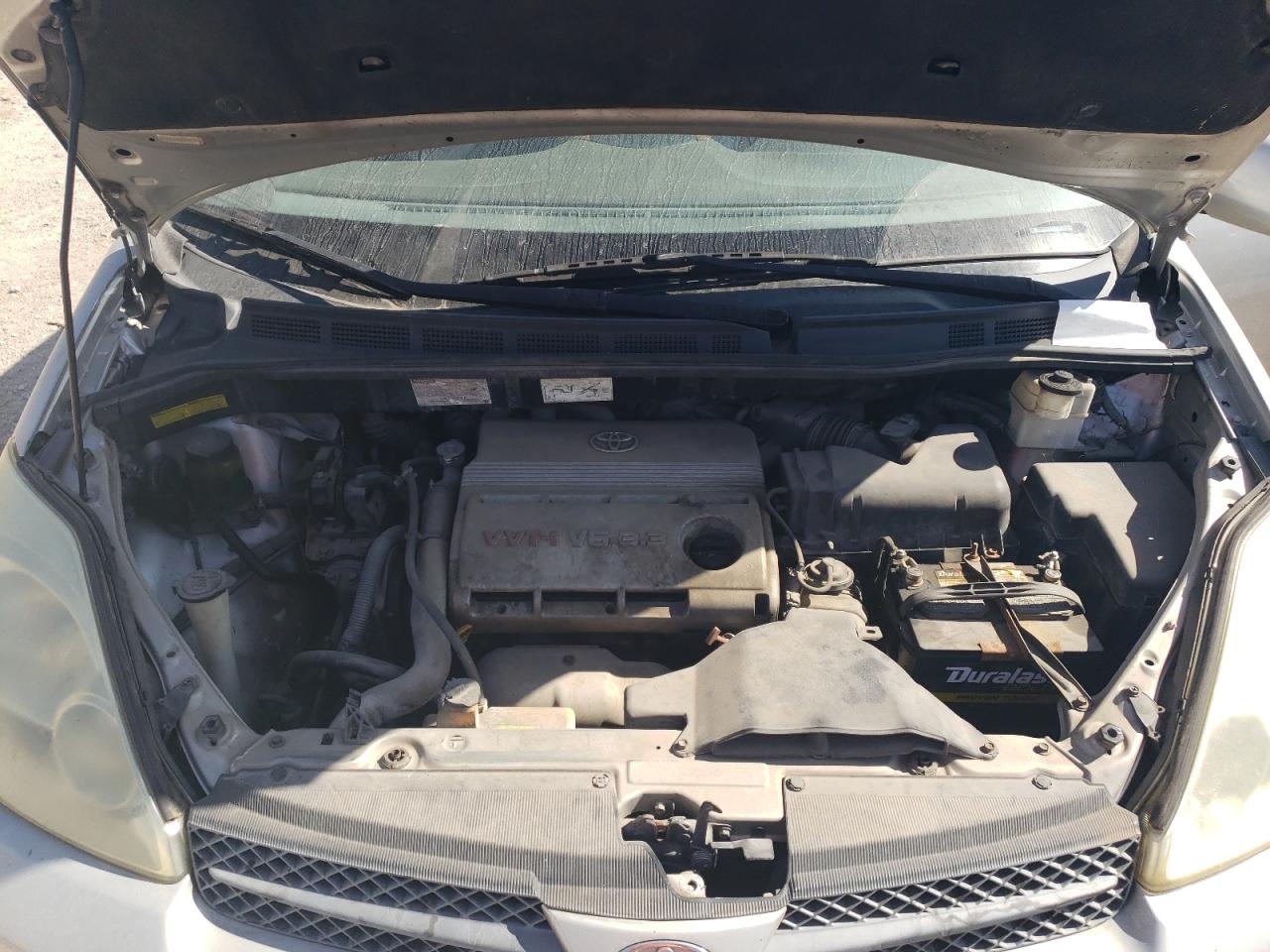 2004 Toyota Sienna - Image 12