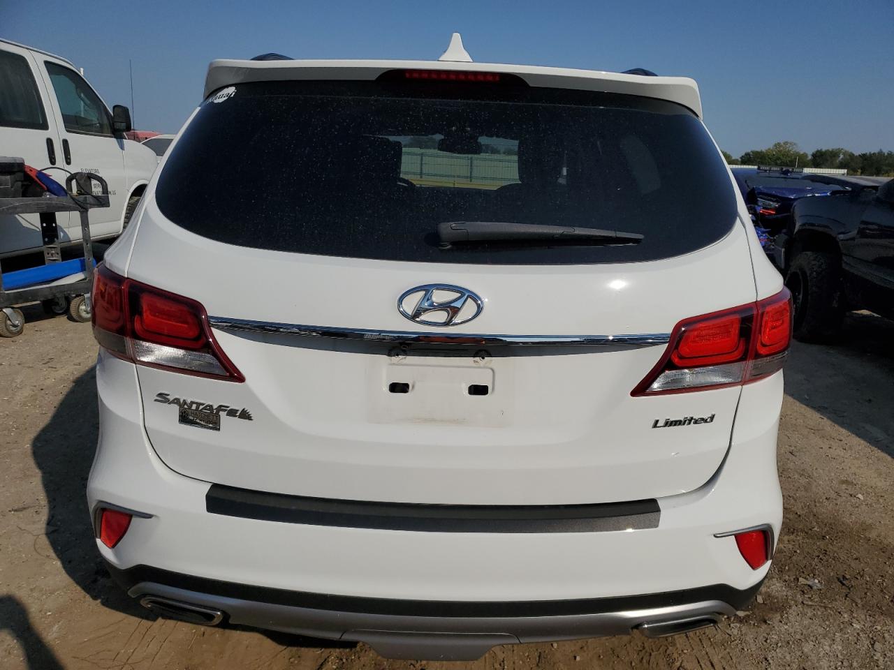 KM8SN4HF5HU236055 2017 Hyundai Santa Fe Se