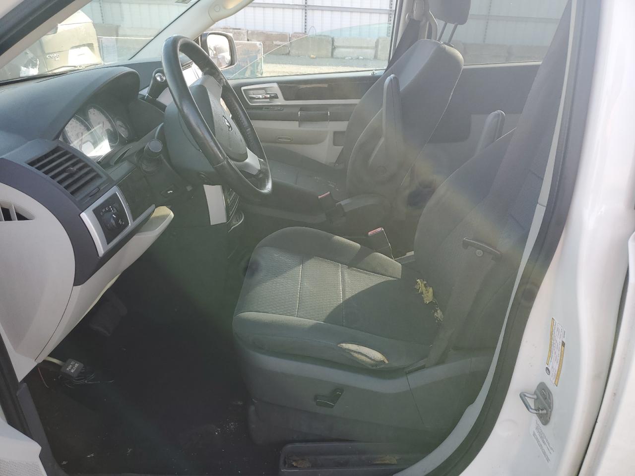 2010 Dodge Caravan - Image 7