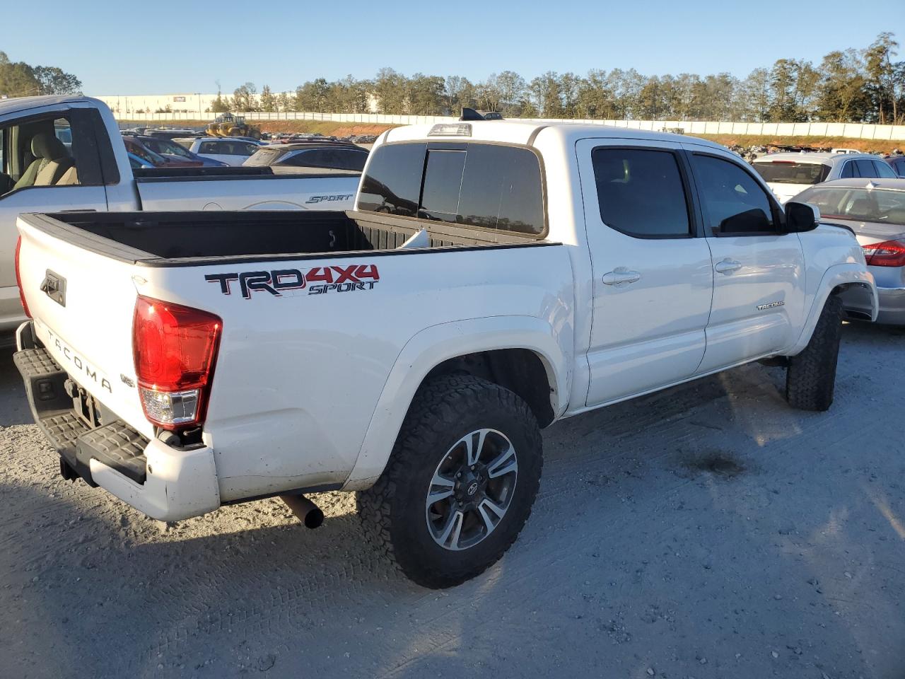 2018 Toyota Tacoma - Image 3
