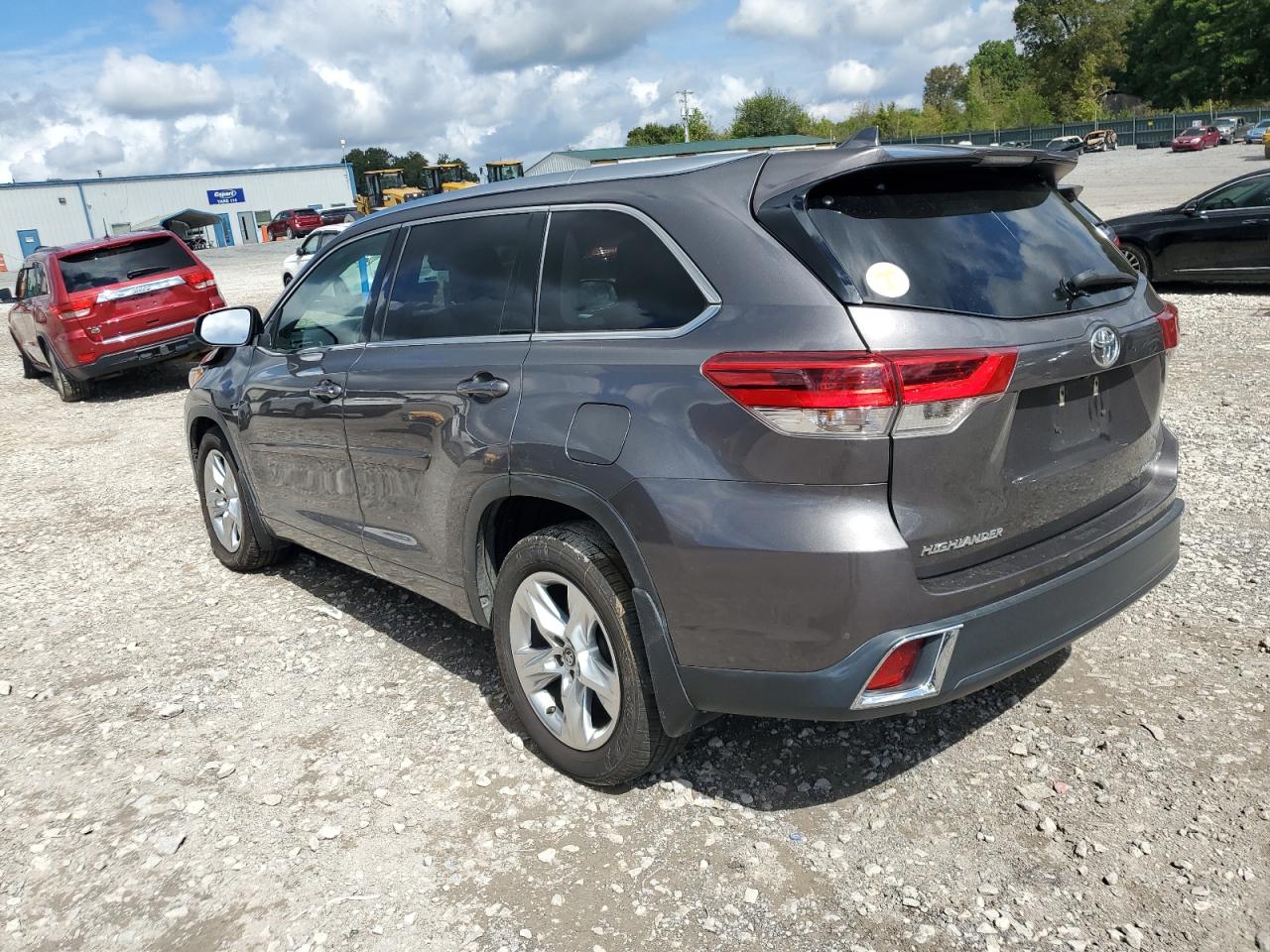 5TDDZRFH7HS407993 2017 TOYOTA HIGHLANDER - Image 2