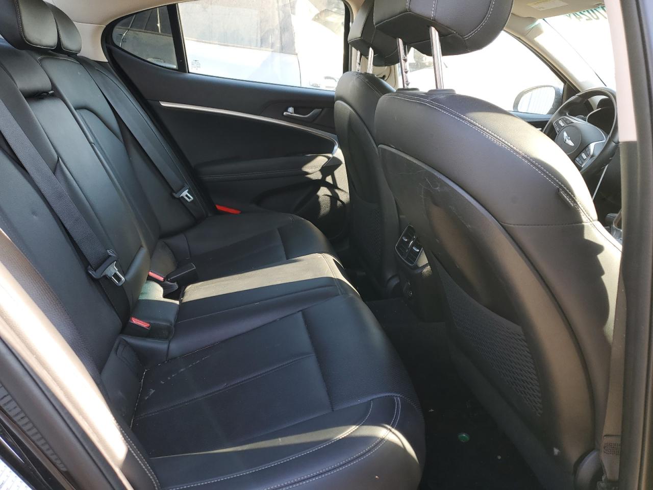 2022 Genesis G70 - Image 10