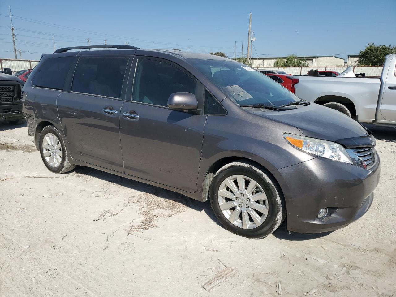 2012 Toyota Sienna - Image 4