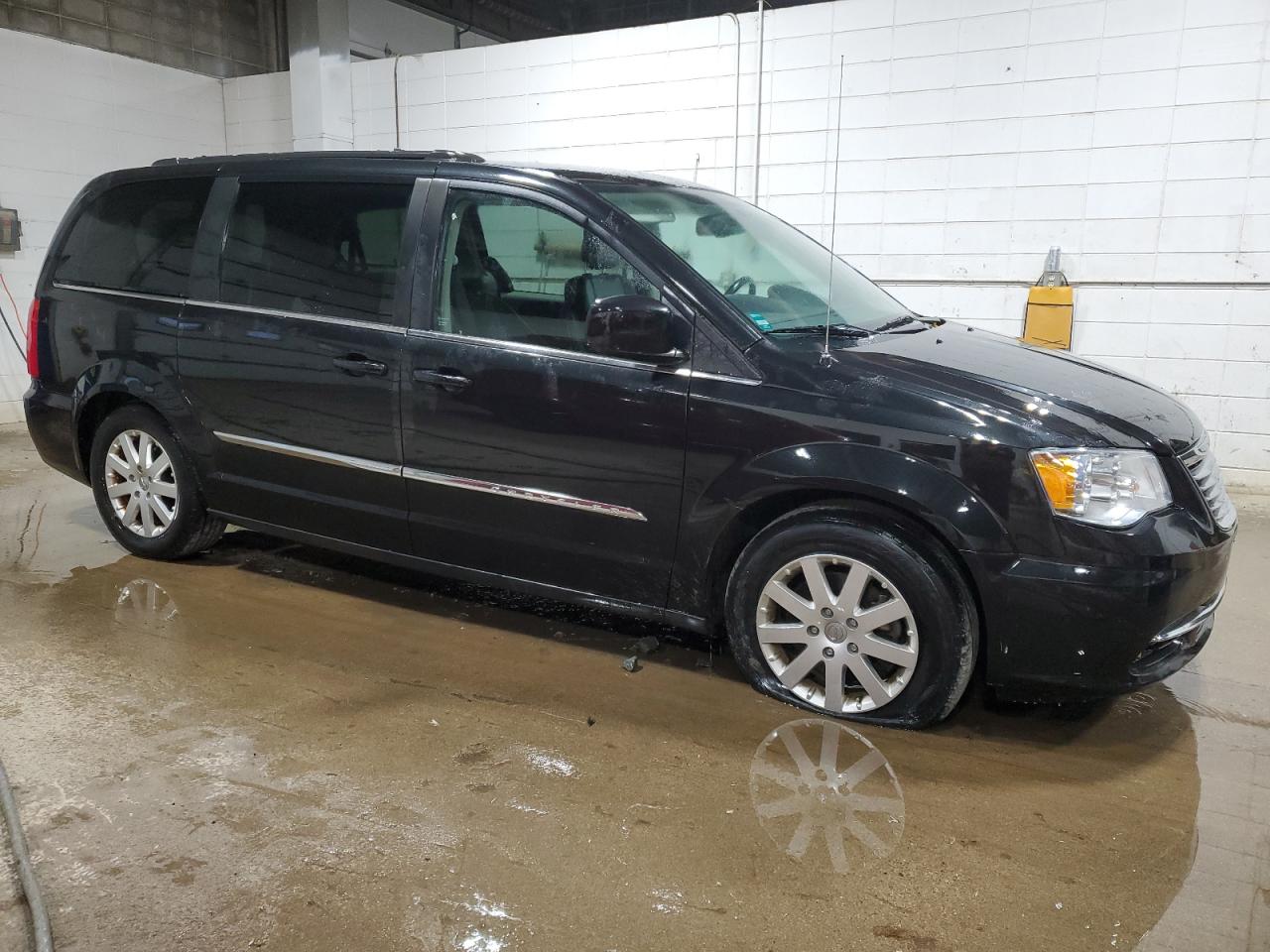 2015 Chrysler Town & Country - Image 4