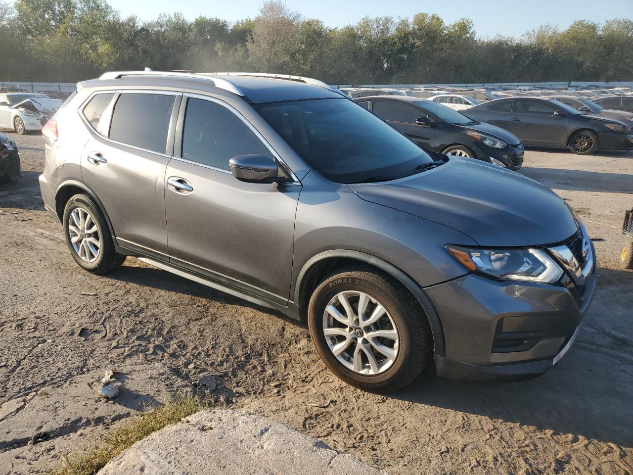 2017 Nissan Rogue - Image 4