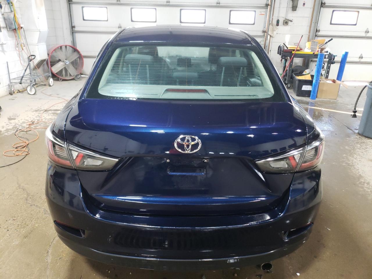 3MYDLBYV5HY173567 2017 Toyota Yaris Ia