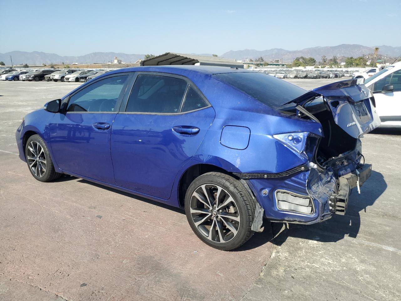 5YFBURHE5HP639557 2017 TOYOTA COROLLA - Image 2