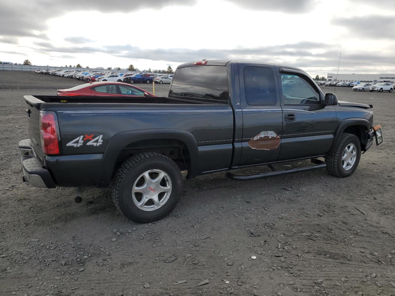 2004 Chevrolet Silverado - Image 3