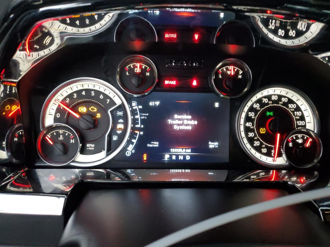 2014 RAM 1500 - Image 9