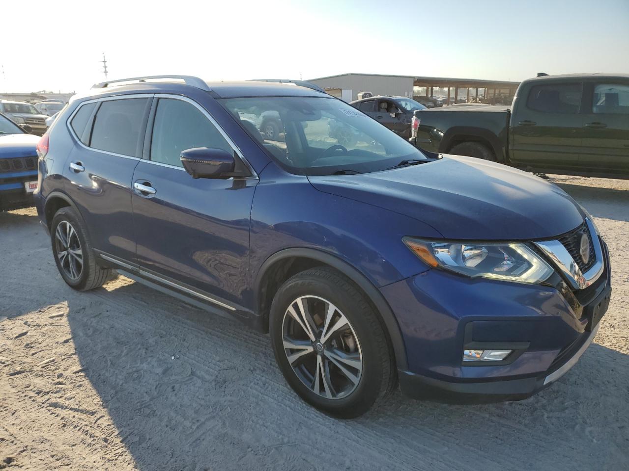 2018 Nissan Rogue - Image 4