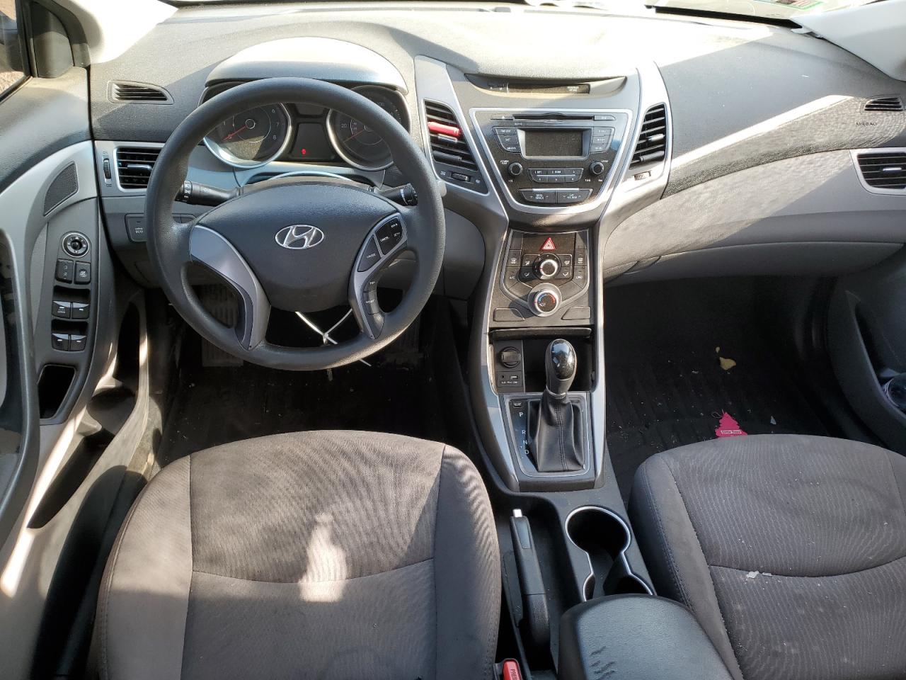 2016 Hyundai Elantra - Image 8