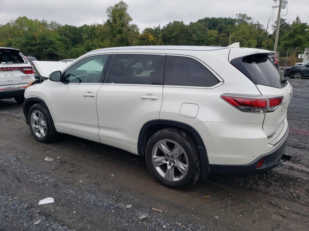 2016 Toyota Highlander - Image 2