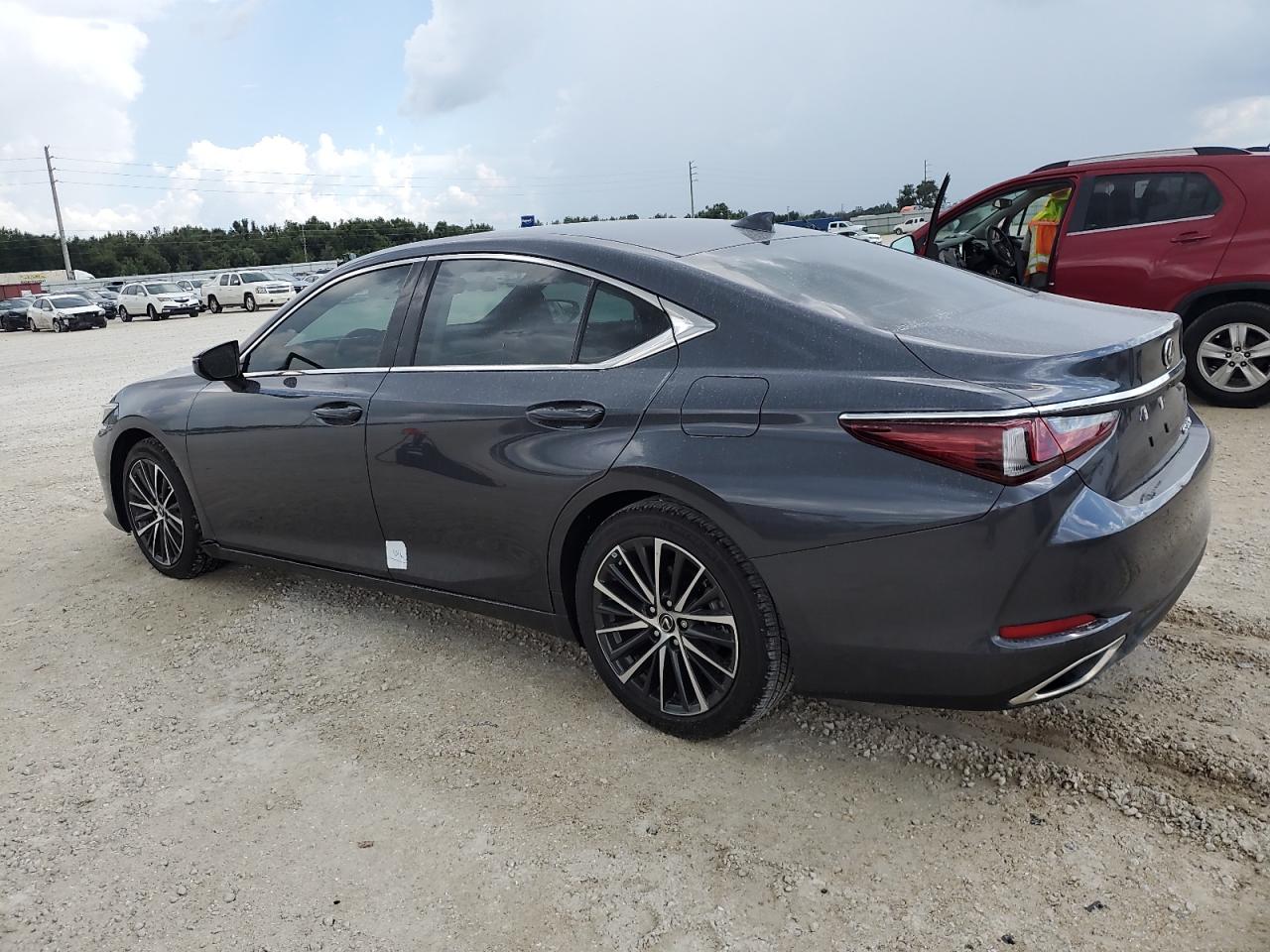 2023 Lexus ES - Image 2