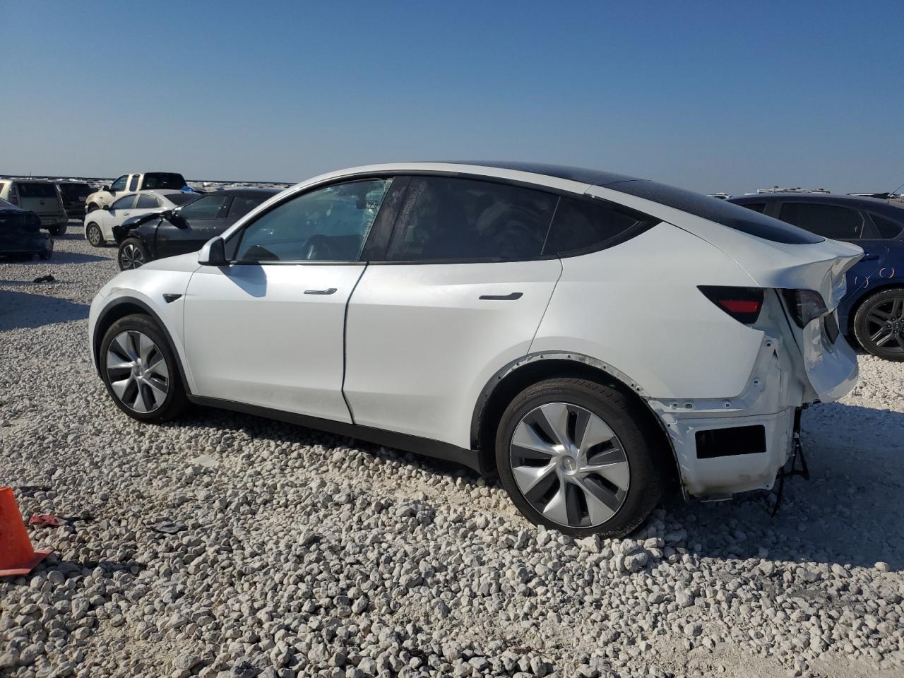 VIN 7SAYGDEE8PA122868 2023 TESLA MODEL Y no.2