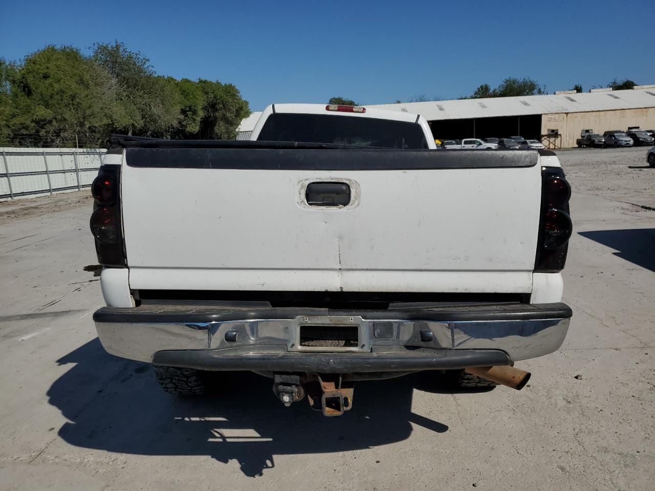 2004 Chevrolet Silverado C2500 Heavy Duty VIN: 1GCHC23U94F237271 Lot: 76339094