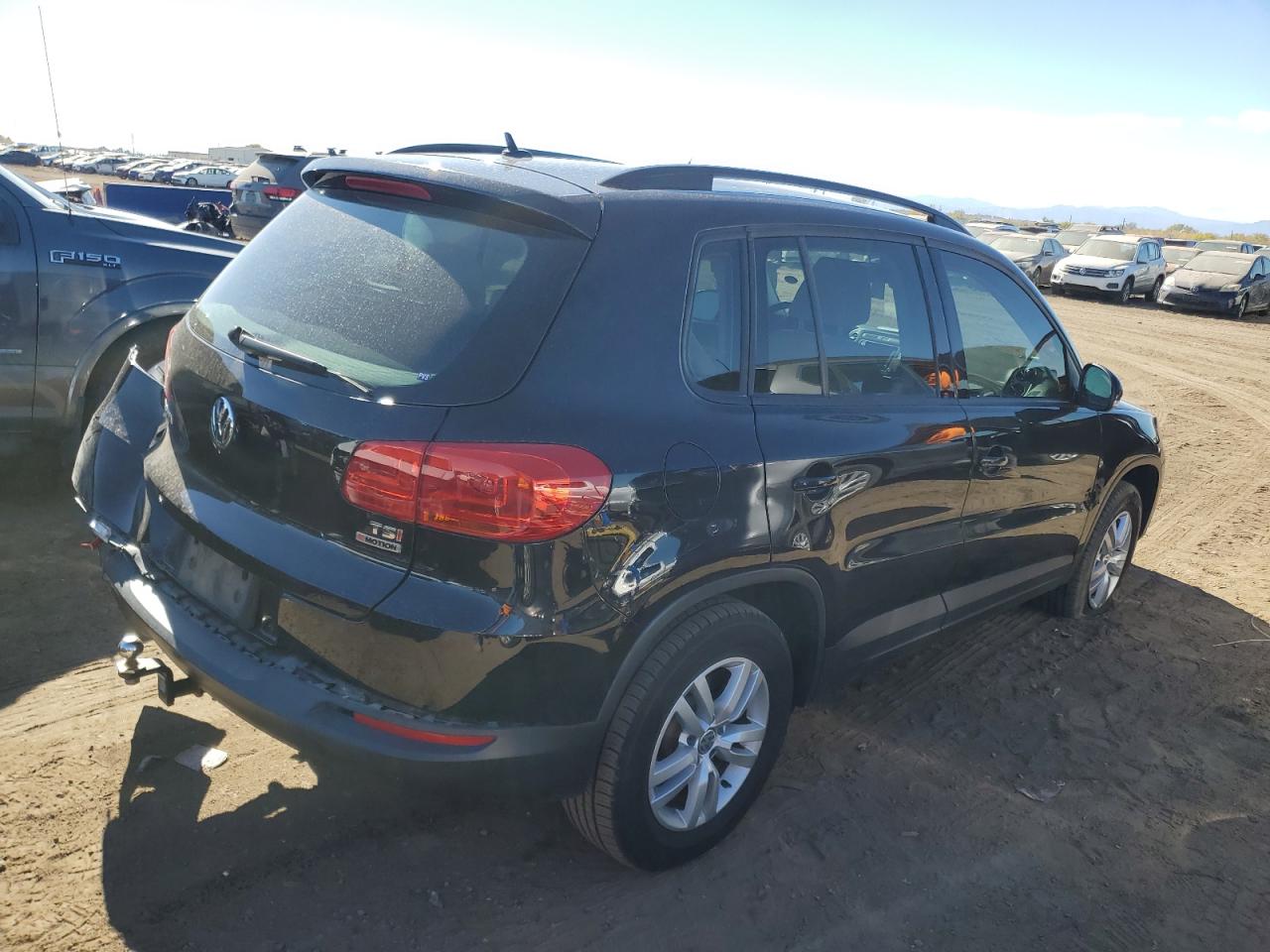 2016 Volkswagen Tiguan - Image 3