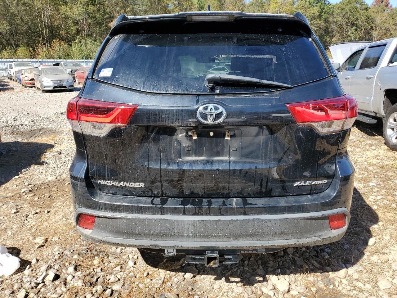 2018 Toyota Highlander Se VIN: 5TDJZRFH1JS558529 Lot: 74968494