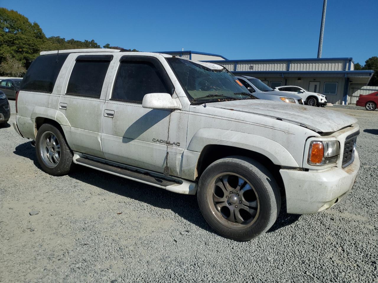 1999 Cadillac Escalade - Image 4