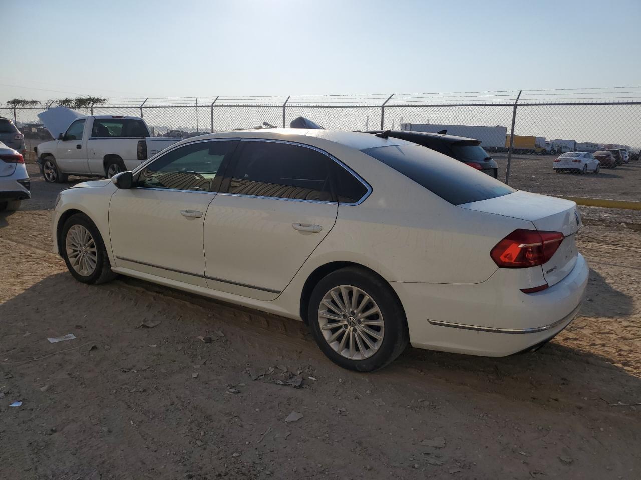 2016 Volkswagen Passat - Image 2