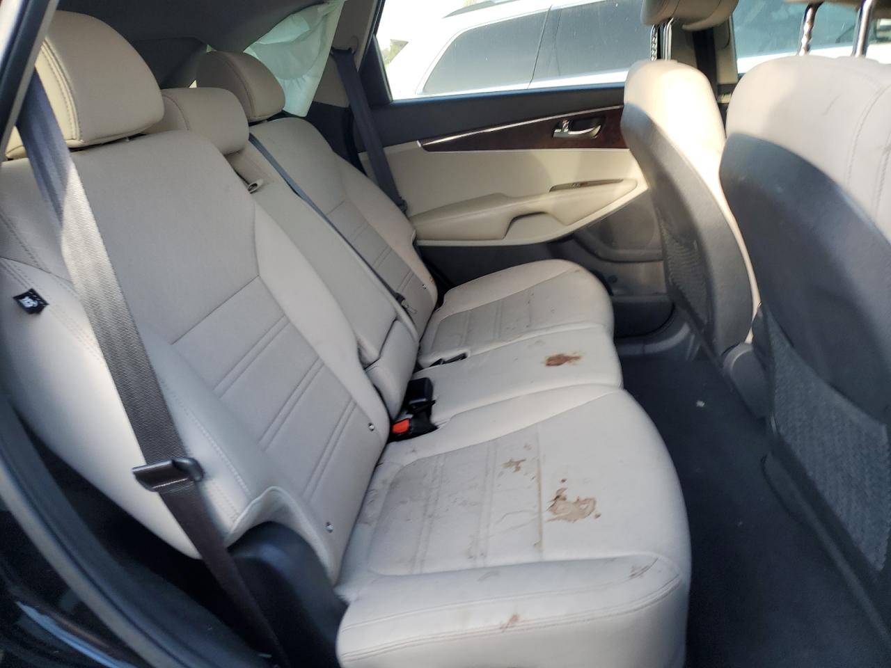 2016 Kia Sorento - Image 11