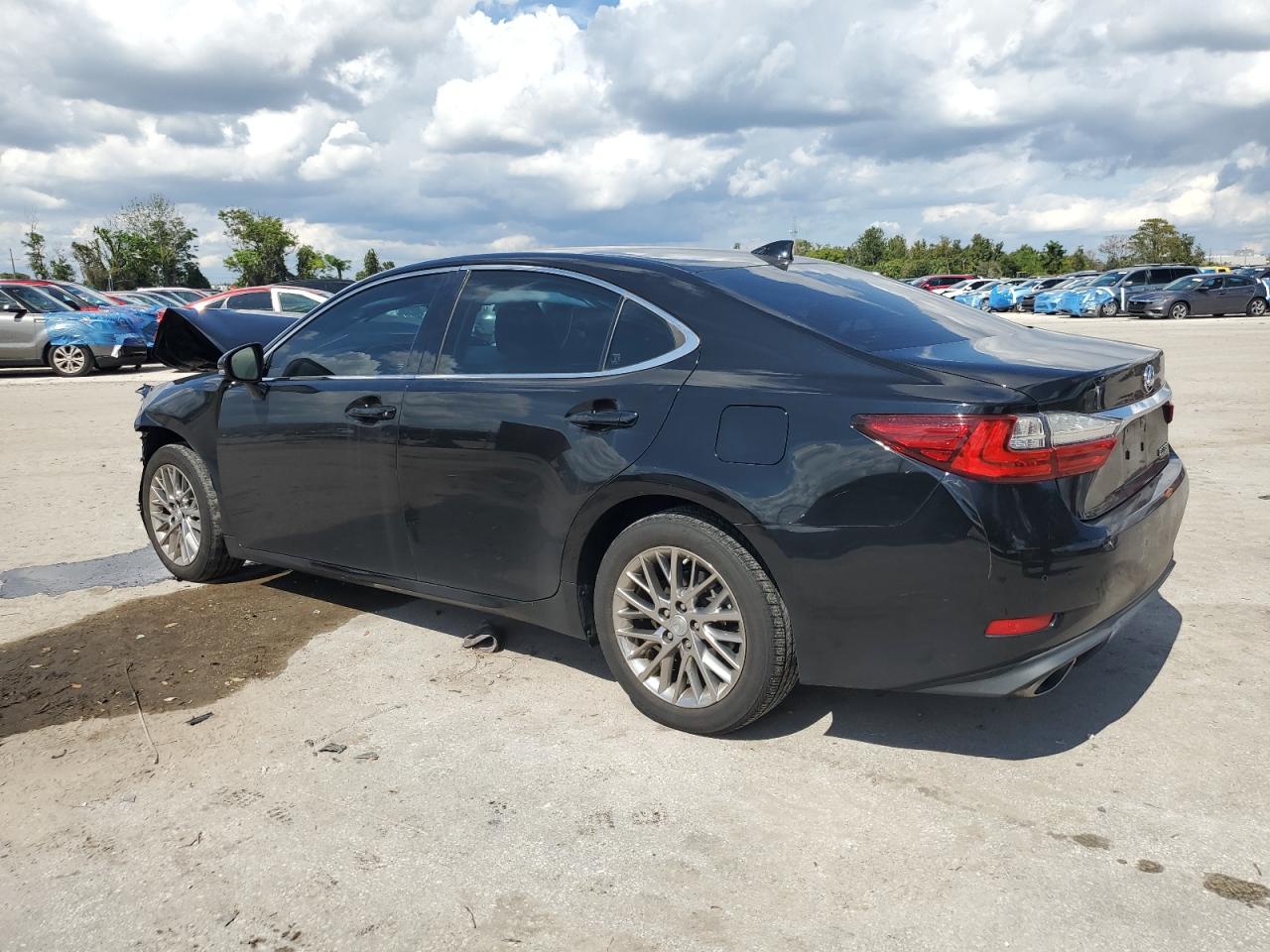 58ABK1GG1HU048059 2017 LEXUS ES - Image 2