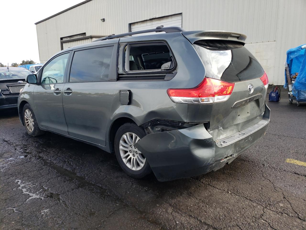 2011 Toyota Sienna - Image 2