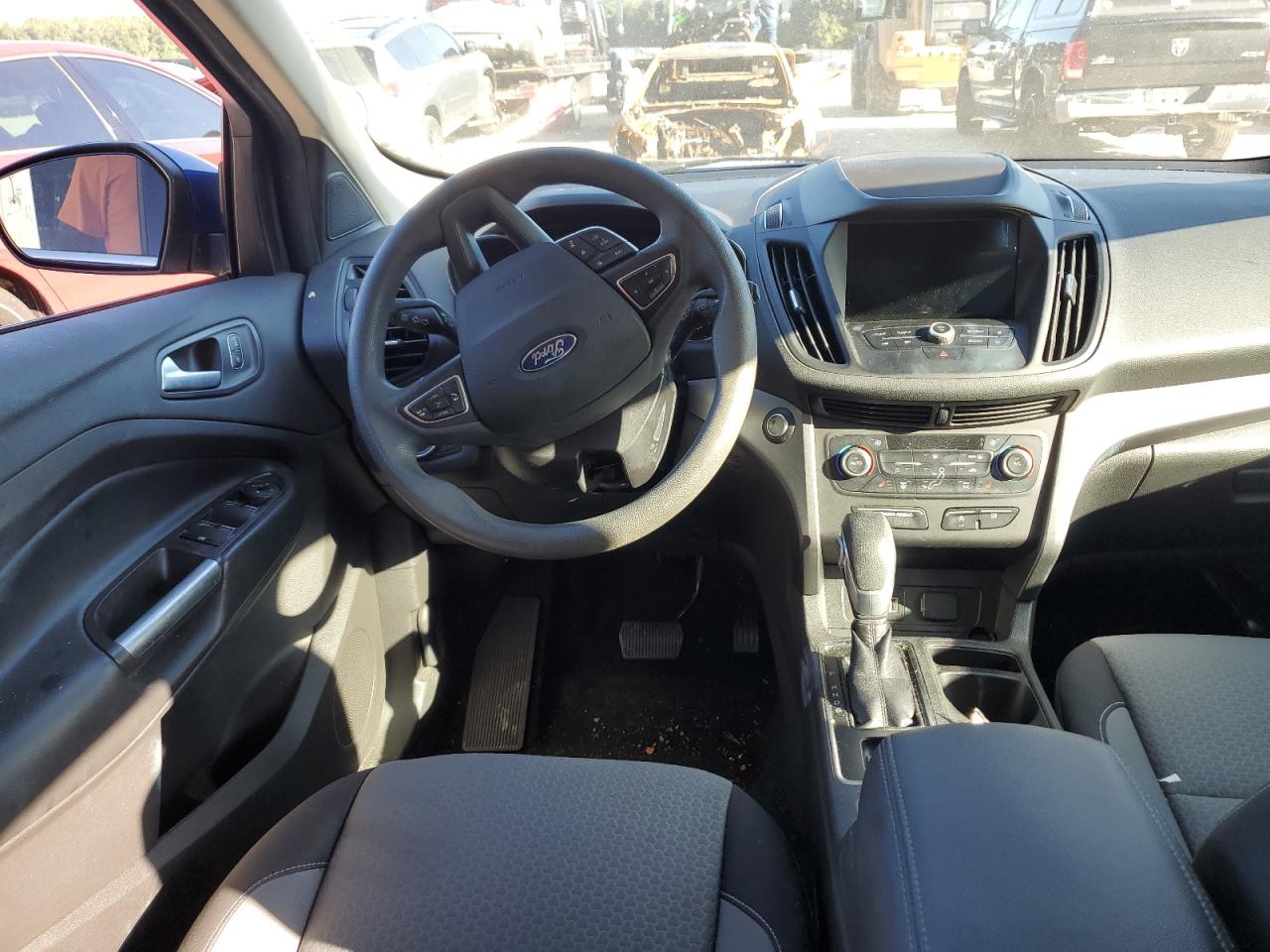 1FMCU0GD1KUA59432 2019 Ford Escape Se