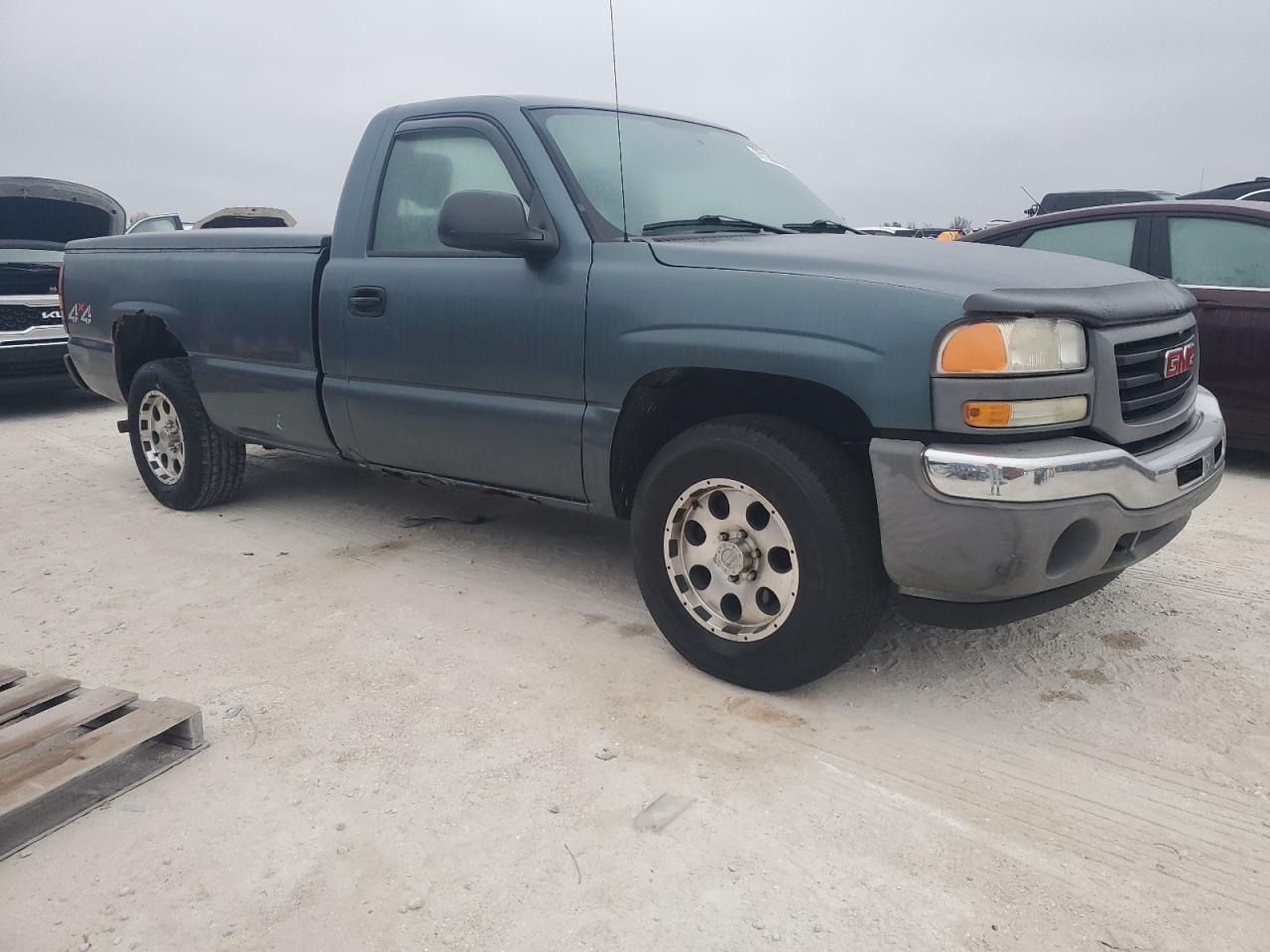 2006 GMC Sierra - Image 4