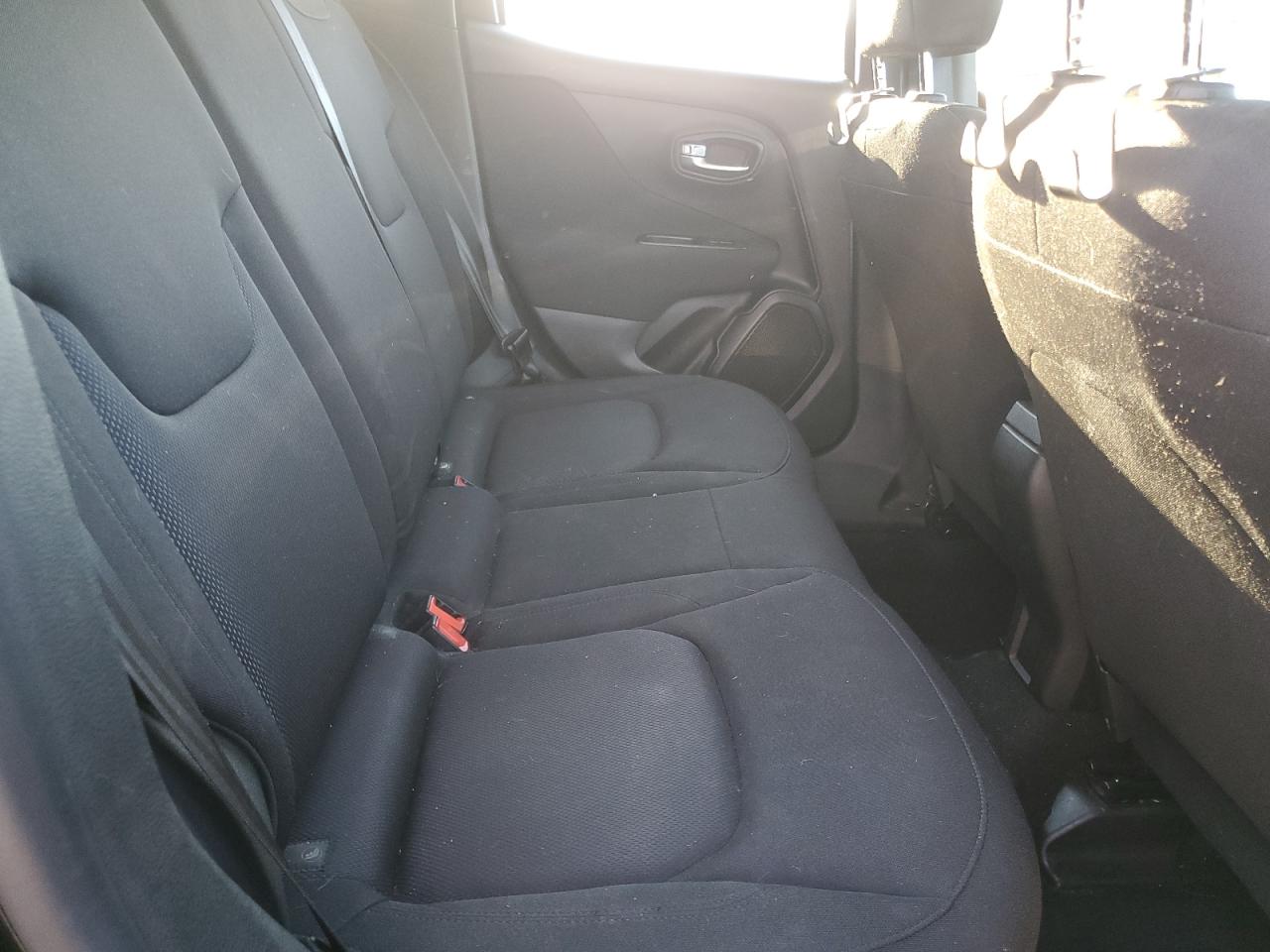 2020 Jeep Renegade - Image 11